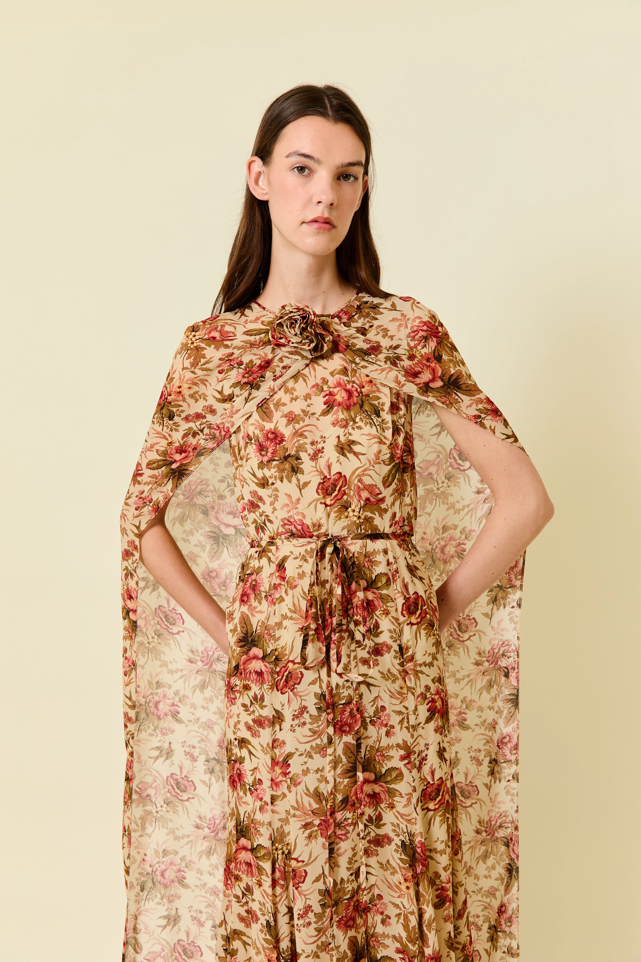 VESTIDO VIVIAN CAPA FLOR NUDE