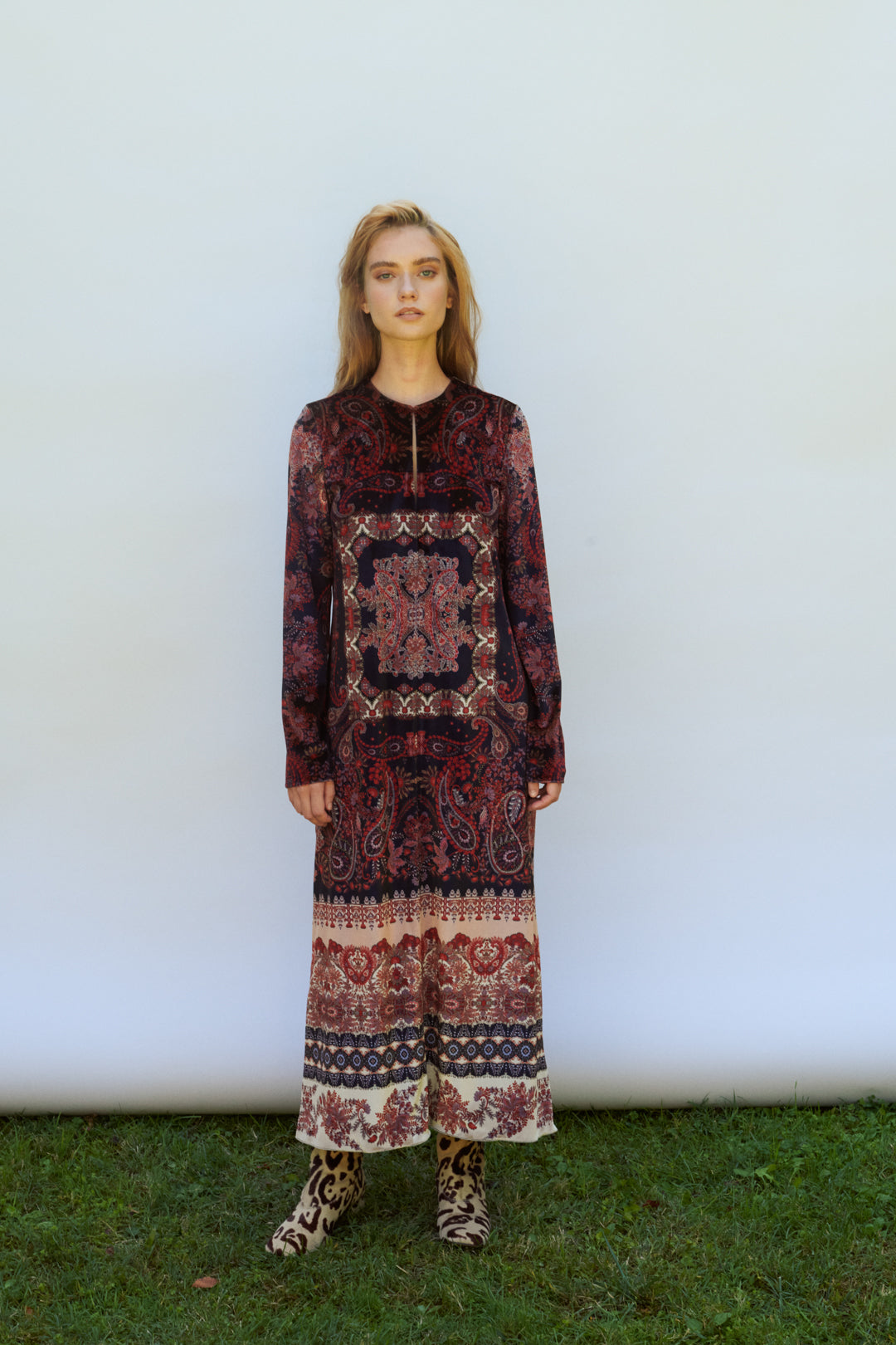 PRE ORDER VESTIDO TERCIOPELO PAISLEY NEGRO Y ROJO