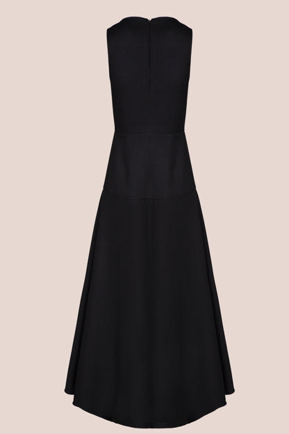 VESTIDO NEGRO FALDA CAPA